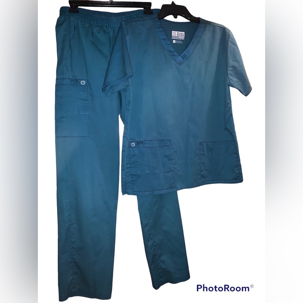Wonder Wink Women’s Scrub Set Size Small
